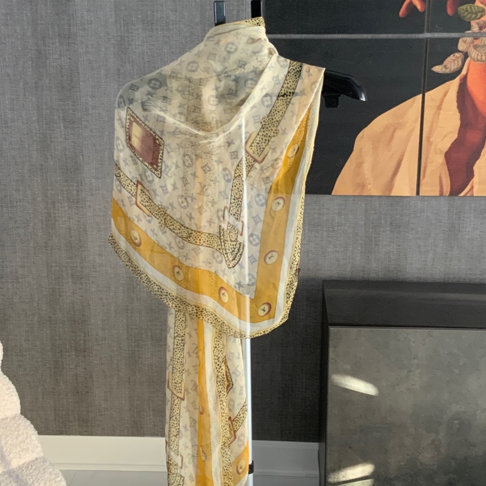 Louis Vuitton Yellow animal print Scarf